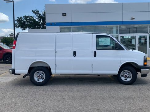 New 2025 GMC Savana 2500 Work Van w/ Driver Convenience Package image 33