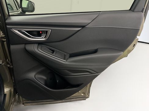 Used 2024 Subaru Forester Premium image 31