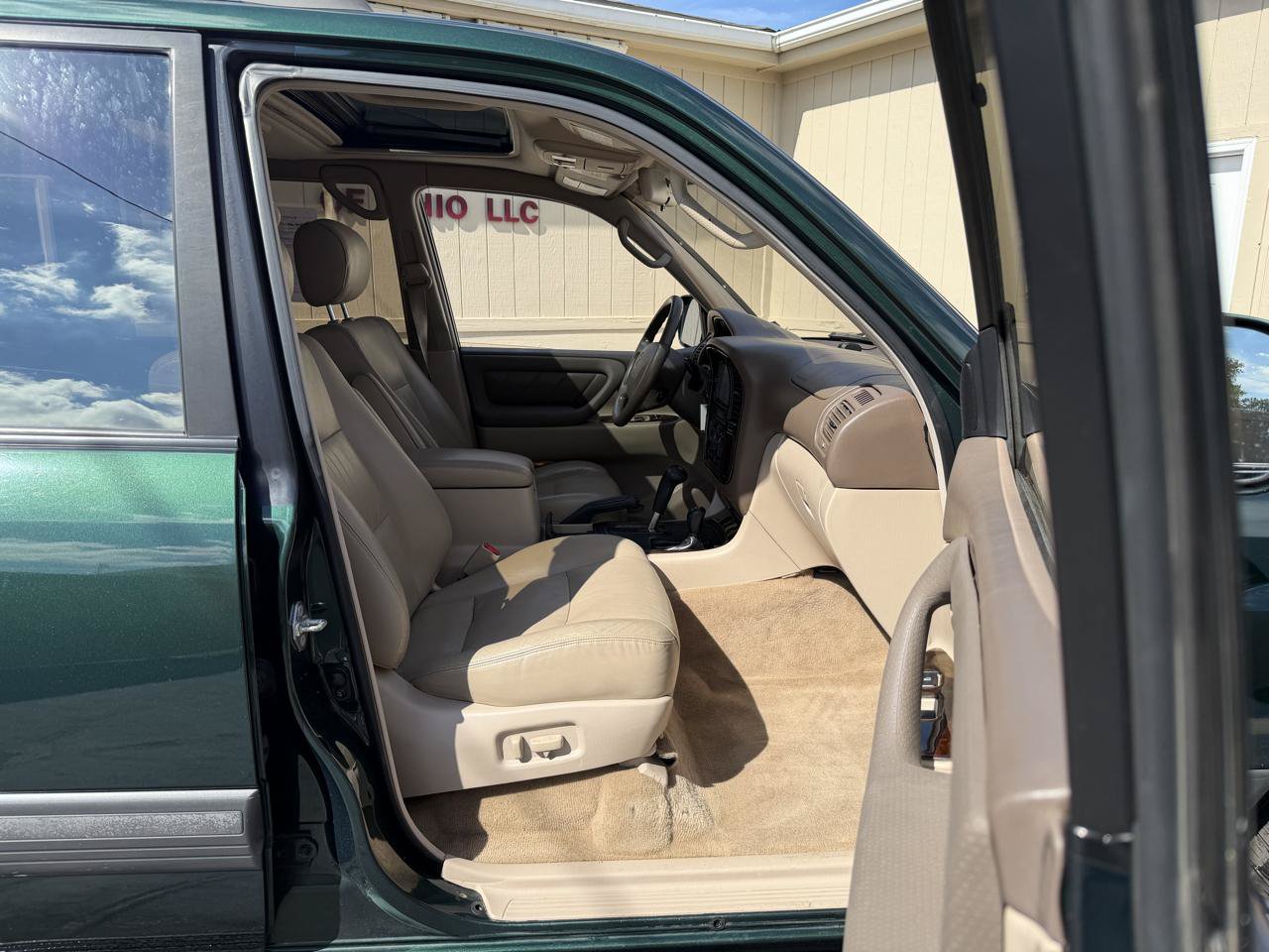 Used 1999 Toyota Land Cruiser w/ Leather Trim Pkg AWD/4WD image 3