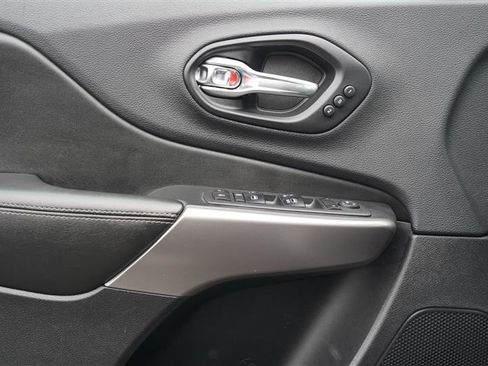 Used 2019 Jeep Cherokee Limited w/ Technology Group image 35