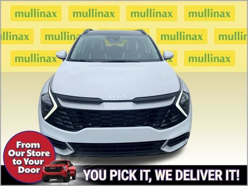 Used 2025 Kia Sportage EX w/ Premium Package AWD/4WD image 2