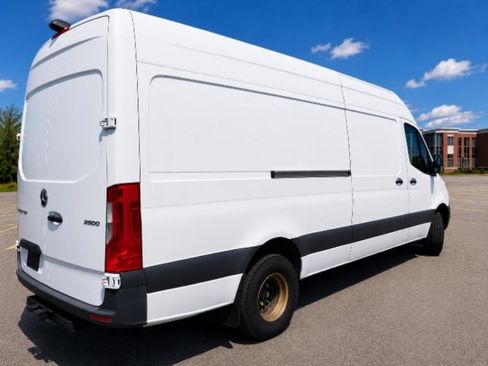 Used 2019 Mercedes-Benz Sprinter 170 Cargo image 4