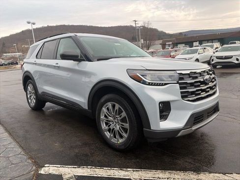 New 2026 Ford Explorer Active w/ Active Comfort Package image 3