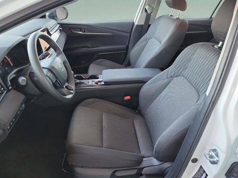 Used 2025 Toyota Camry LE image 8