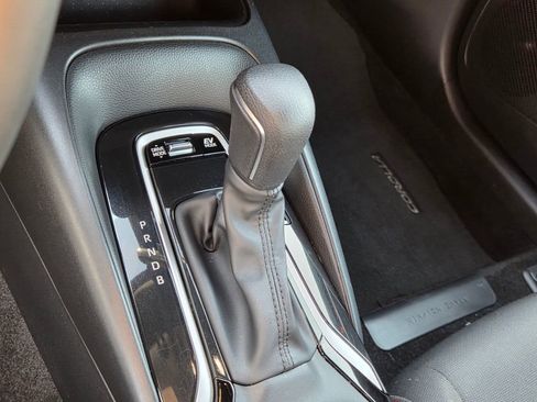 Used 2025 Toyota Corolla SE image 19