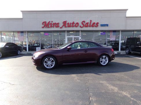 Used 2010 INFINITI G37 Convertible w/ Premium Pkg RWD image 2