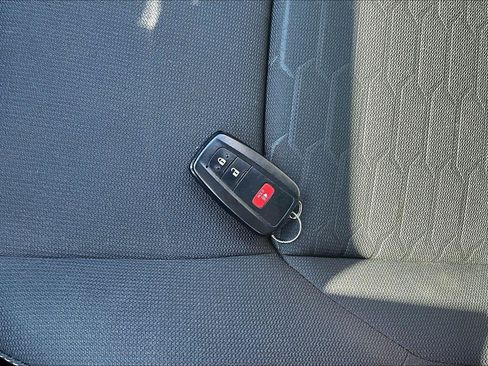 Used 2022 Toyota Corolla SE FWD image 32