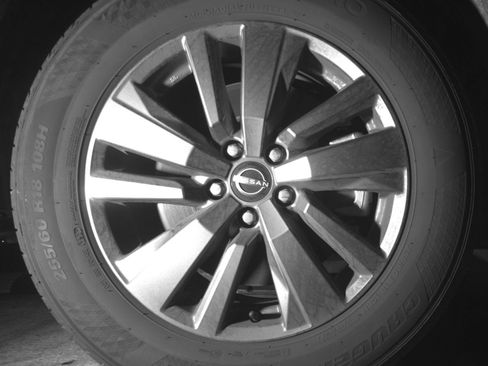 Used 2025 Nissan Pathfinder SV FWD image 16