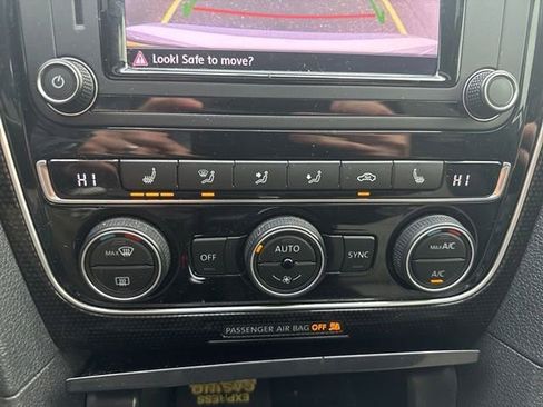 Used 2018 Volkswagen Passat 3.6 image 11