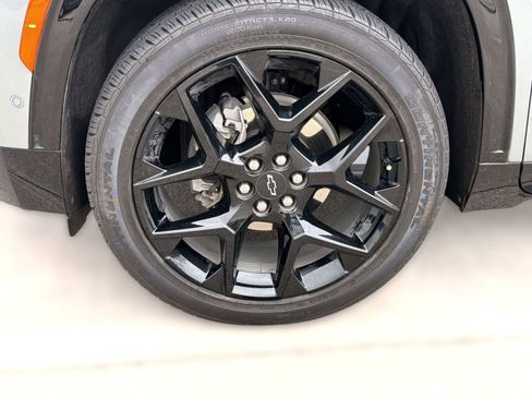 Certified 2024 Chevrolet Traverse RS FWD image 11