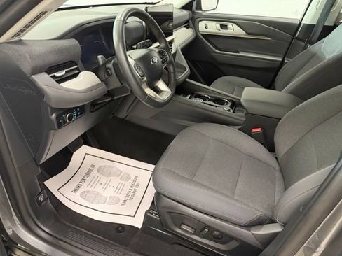 Used 2025 Ford Explorer Active AWD/4WD image 13