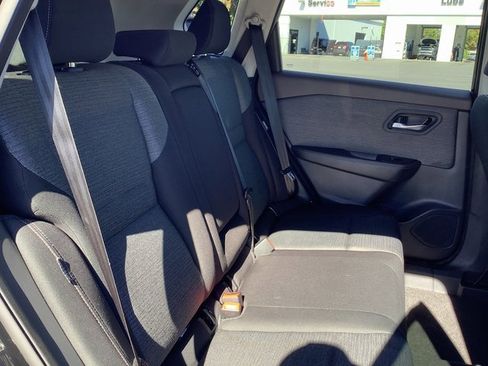 Used 2023 Nissan Rogue SV image 33