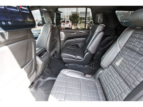 Used 2022 Cadillac Escalade Sport Platinum w/ LPO, ONYX Package image 9