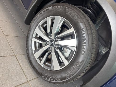 Used 2024 Nissan Pathfinder SL image 9