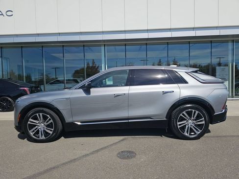 Certified 2024 Cadillac Lyriq Luxury AWD/4WD image 4