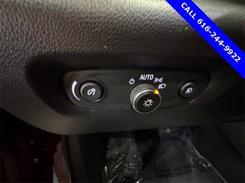 Used 2020 Chevrolet Traverse LT w/ Driver Confidence II Package image 22