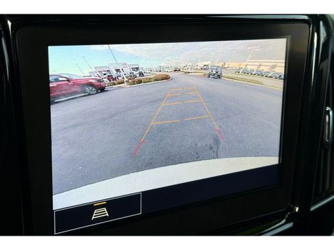 Used 2023 Chevrolet Traverse LT image 23