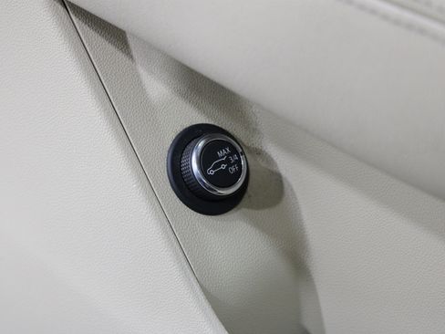 Used 2019 Cadillac XT5 Luxury FWD image 8