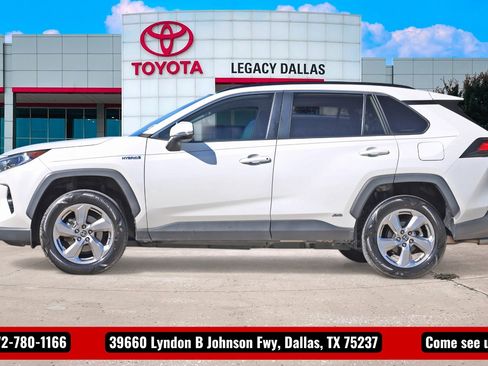 Used 2021 Toyota RAV4 XLE Premium image 6