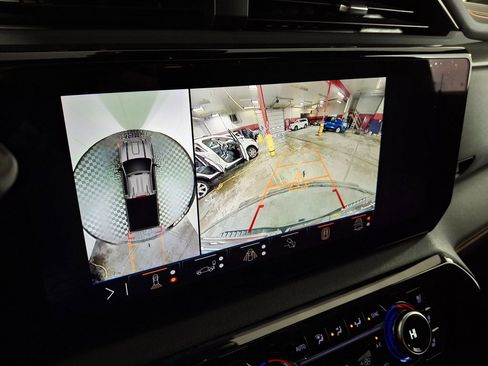 Used 2024 GMC Sierra 2500 AT4 w/ AT4 Premium Plus Package image 23