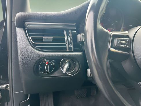 Used 2024 Porsche Macan T image 27