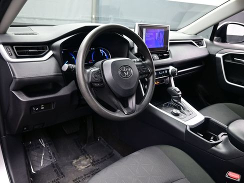 Used 2025 Toyota RAV4 XLE AWD/4WD image 13