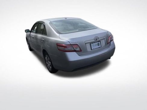Used 2010 Toyota Camry LE image 8