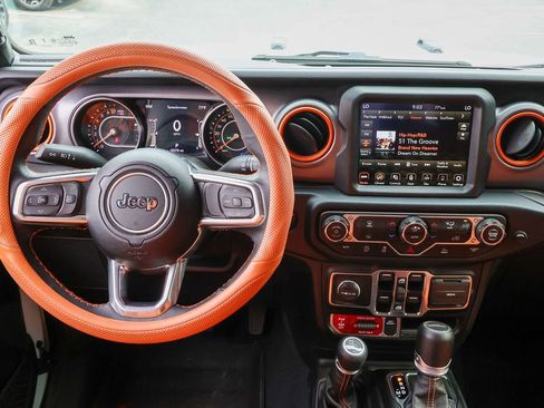 Used 2023 Jeep Gladiator Mojave AWD/4WD image 6