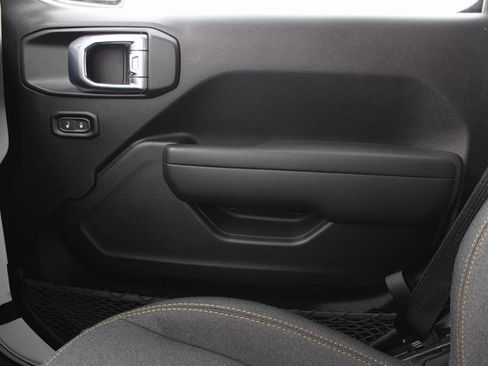 Used 2025 Jeep Gladiator Sport image 34