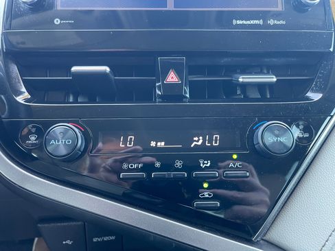 Used 2022 Toyota Camry XSE FWD image 13