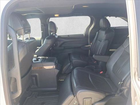 Used 2025 Toyota Sienna Platinum image 16