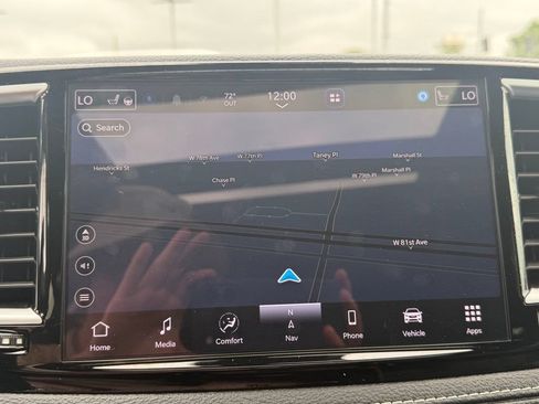 Used 2025 Chrysler Pacifica Limited FWD image 30