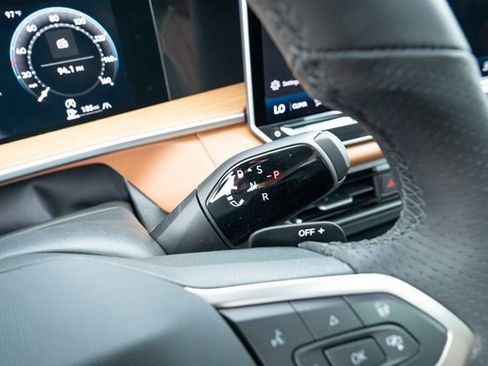 New 2026 Volkswagen Tiguan SEL R-Line AWD/4WD image 24