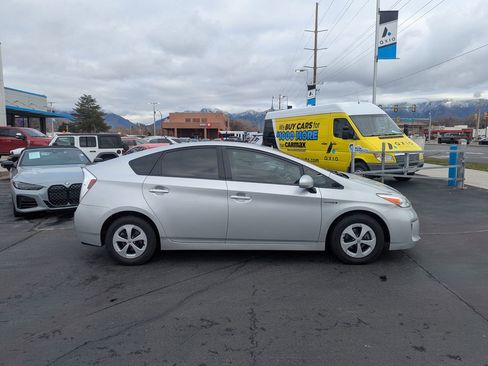 Used 2015 Toyota Prius Two image 2