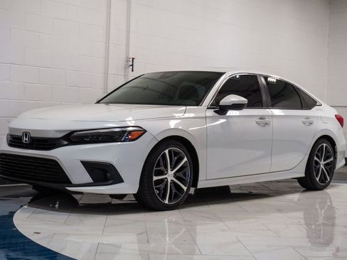 Used 2022 Honda Civic Touring image 4