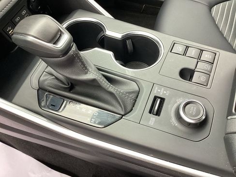 Used 2025 Toyota Highlander XSE AWD/4WD image 29