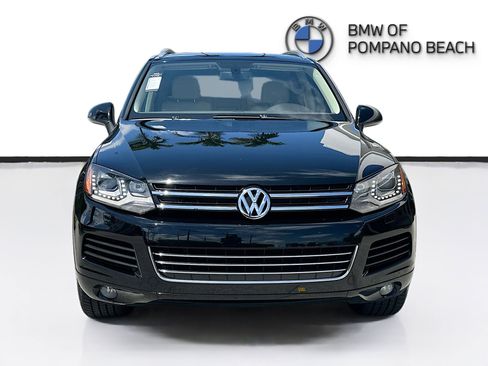 Used 2014 Volkswagen Touareg VR6 AWD/4WD image 2