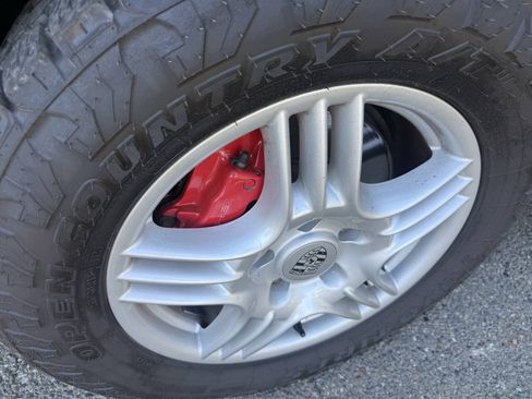Used 2005 Porsche Cayenne Turbo AWD/4WD image 32
