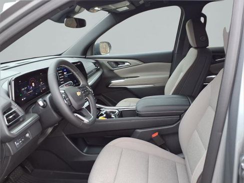 Used 2025 Chevrolet Traverse LT w/ LPO, Floor Liner Package image 21