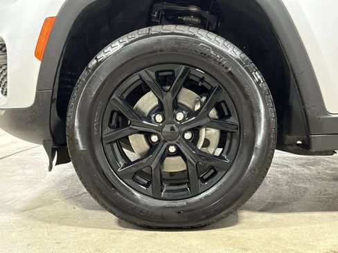 Used 2025 Jeep Grand Cherokee Altitude AWD/4WD image 26