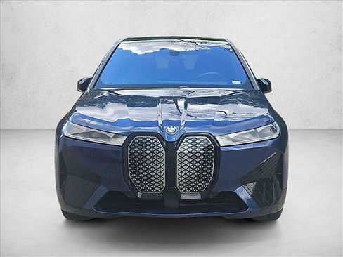 Used 2025 BMW iX xDrive50 AWD/4WD image 2