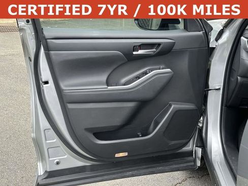 Used 2023 Toyota Highlander XLE FWD image 13