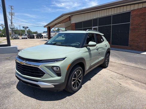 New 2026 Chevrolet TrailBlazer LT w/ Driver Confidence Package FWD image 2