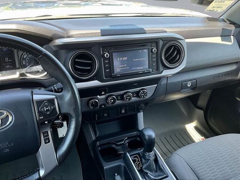 Used 2019 Toyota Tacoma SR5 AWD/4WD image 12