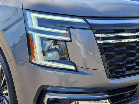 Used 2025 Nissan Armada Platinum Reserve image 3