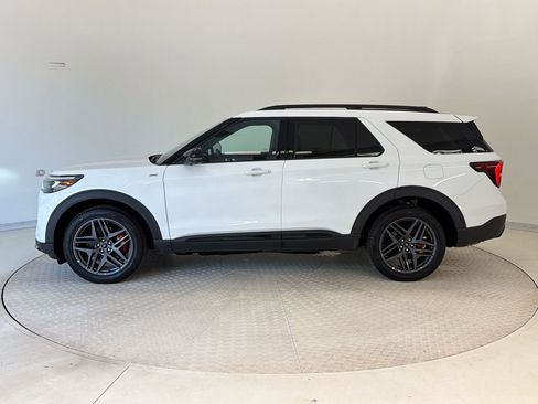 Certified 2025 Ford Explorer ST-Line w/ ST-Line Street Pack image 2