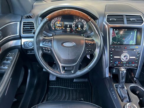 Used 2018 Ford Explorer Platinum AWD/4WD image 15