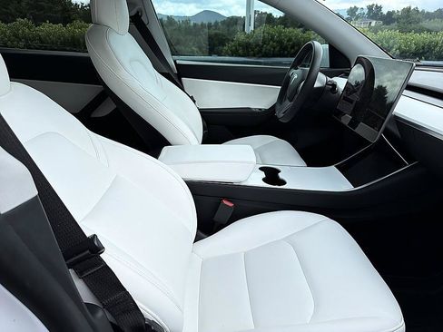 Used 2021 Tesla Model Y Long Range AWD/4WD image 19