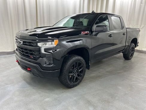 Used 2023 Chevrolet Silverado 1500 LT Trail Boss w/ Convenience Package II AWD/4WD image 2