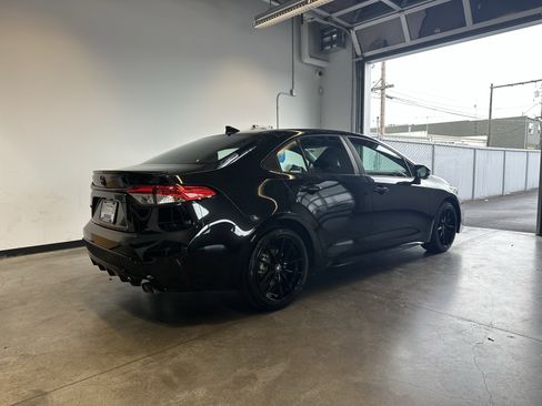 Used 2022 Toyota Corolla SE image 3